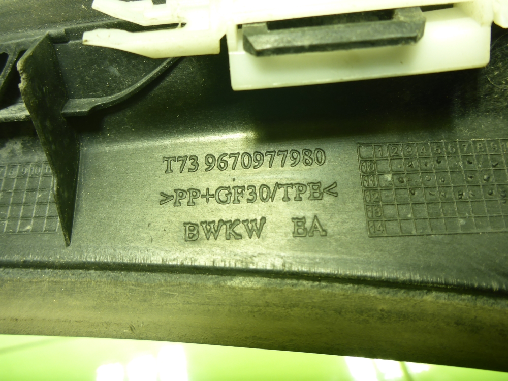 Молдинг лобового стекла