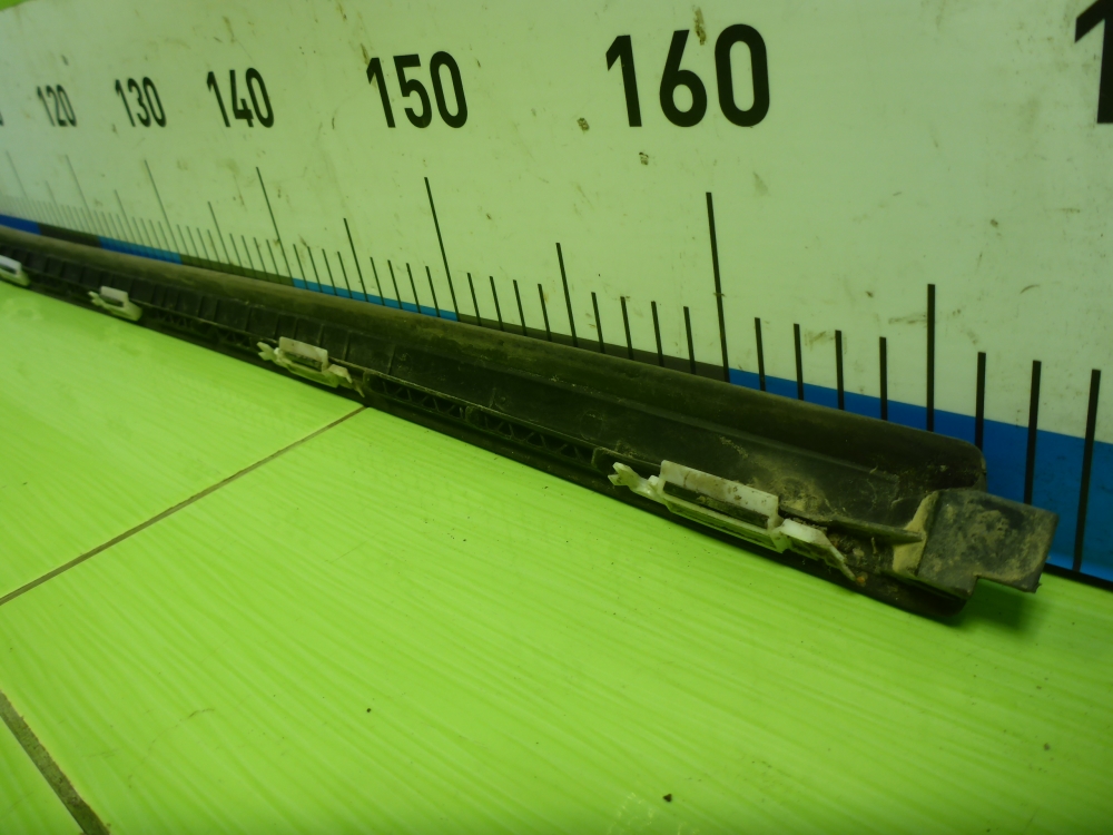 Молдинг лобового стекла