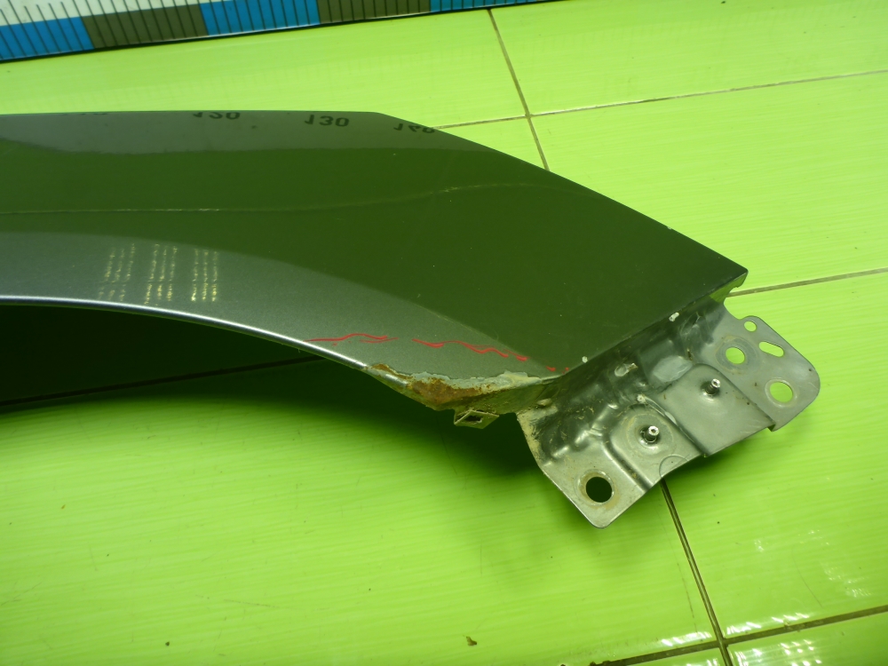 Крыло переднее правое