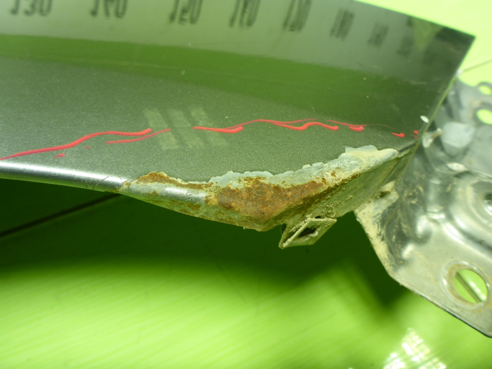 Крыло переднее правое