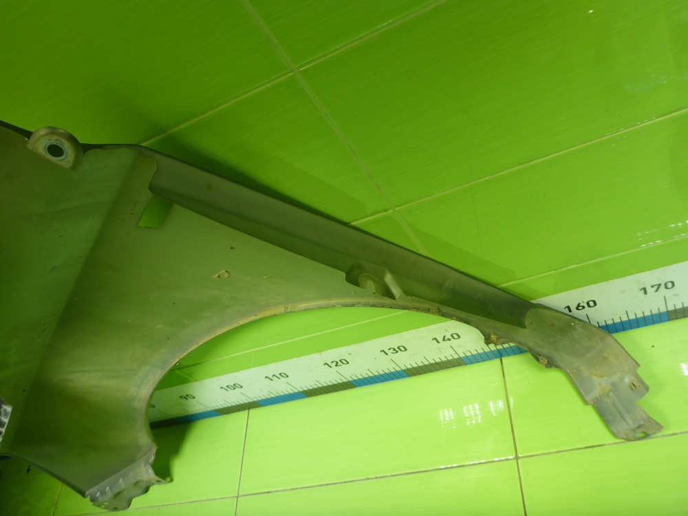 Крыло переднее правое