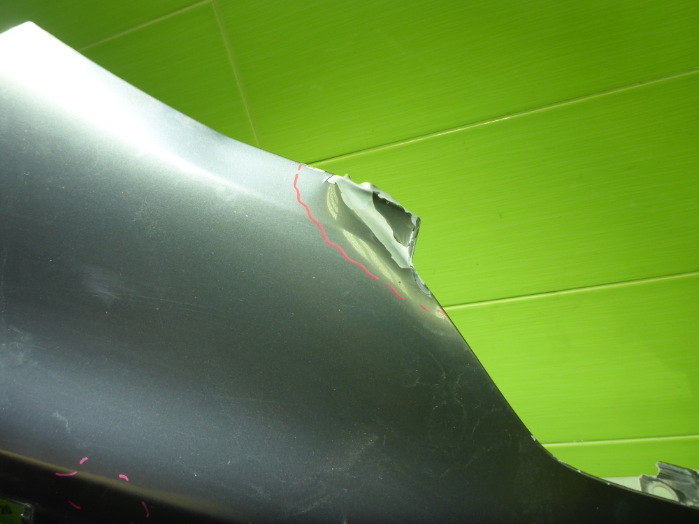 Крыло переднее правое