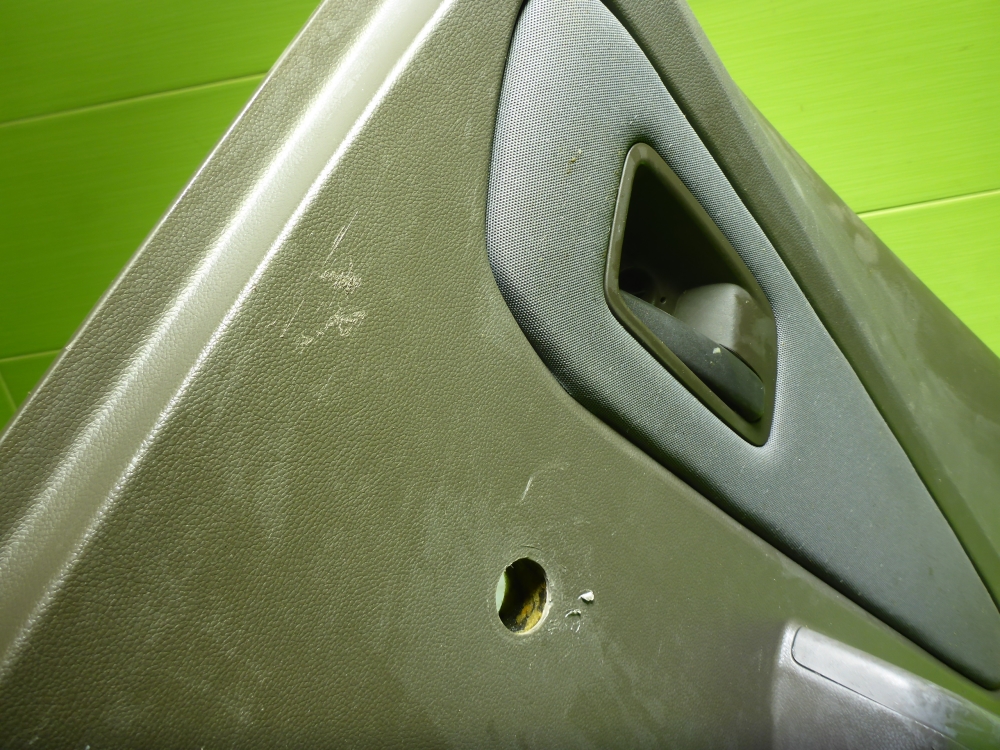 Обшивка двери задней правой