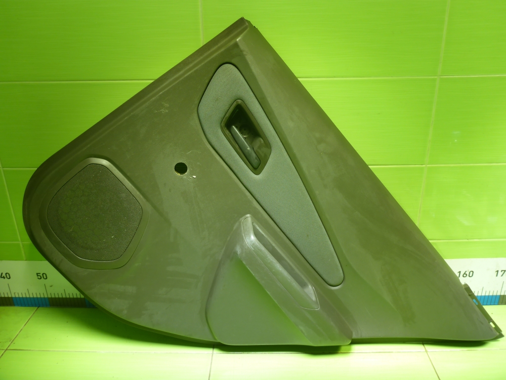 Обшивка двери задней правой