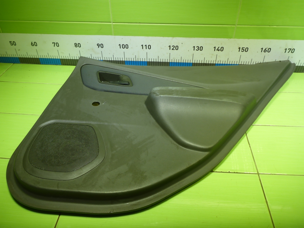 Обшивка двери задней правой