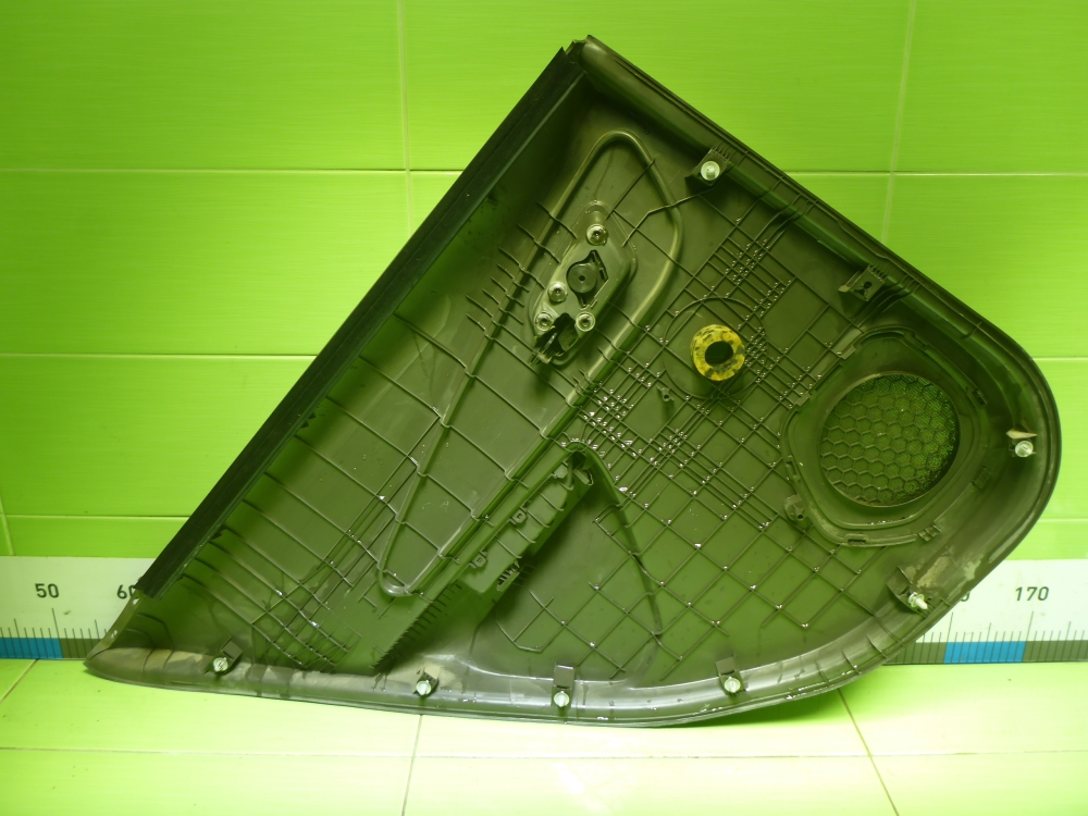 Обшивка двери задней правой