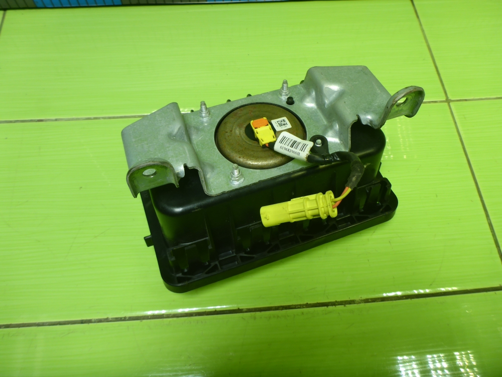 Подушка безопасности пассажирская (в торпедо)