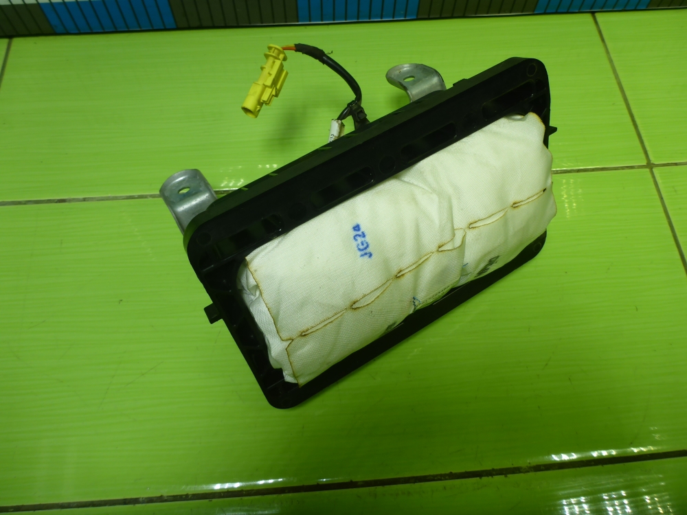 Подушка безопасности пассажирская (в торпедо)