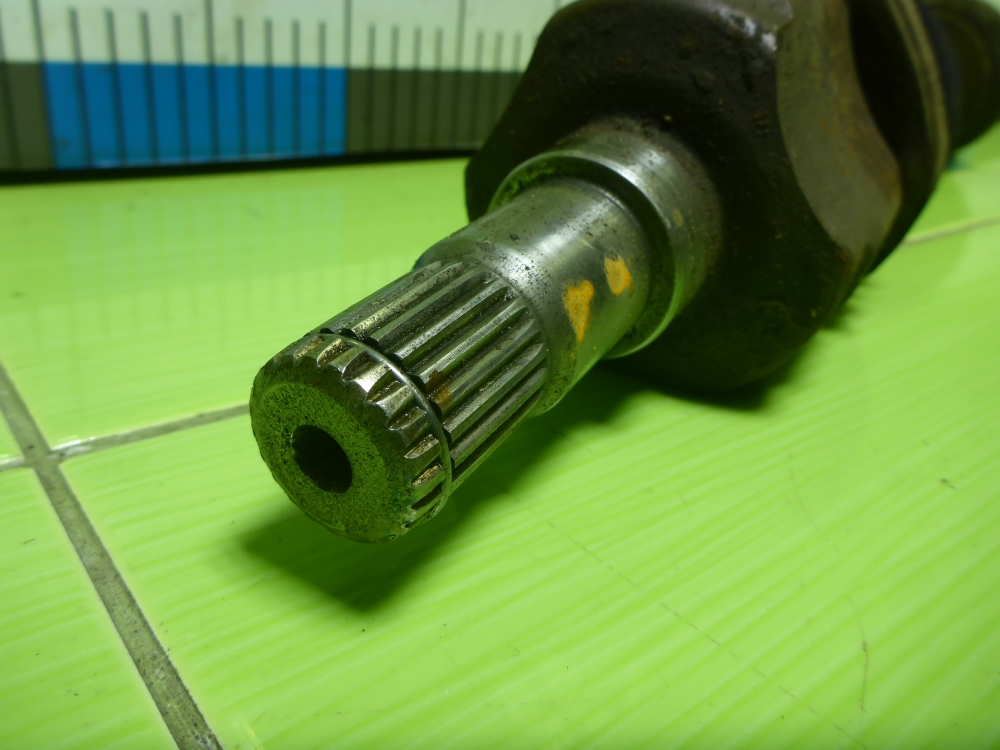 Полуось передняя левая