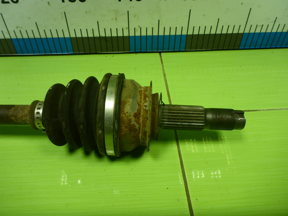 Полуось передняя левая