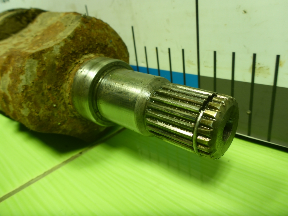 Полуось передняя правая