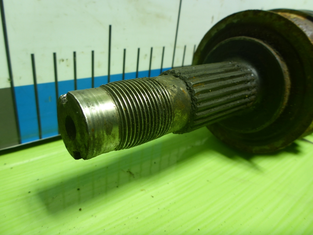 Полуось передняя правая