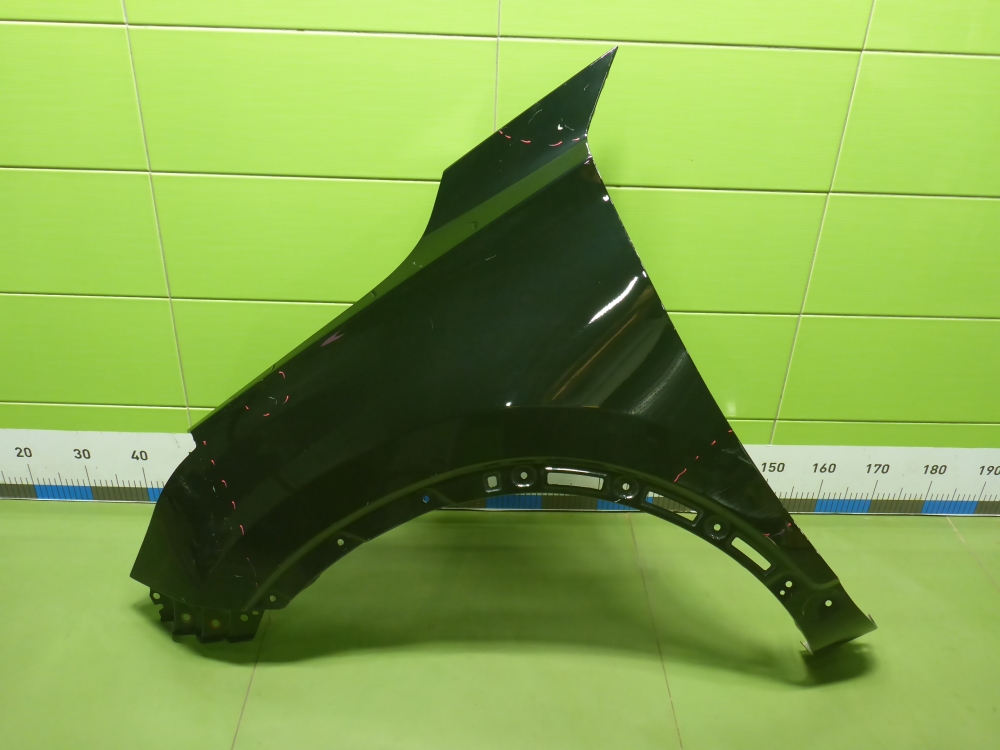 Крыло переднее левое