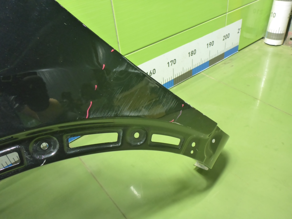 Крыло переднее левое