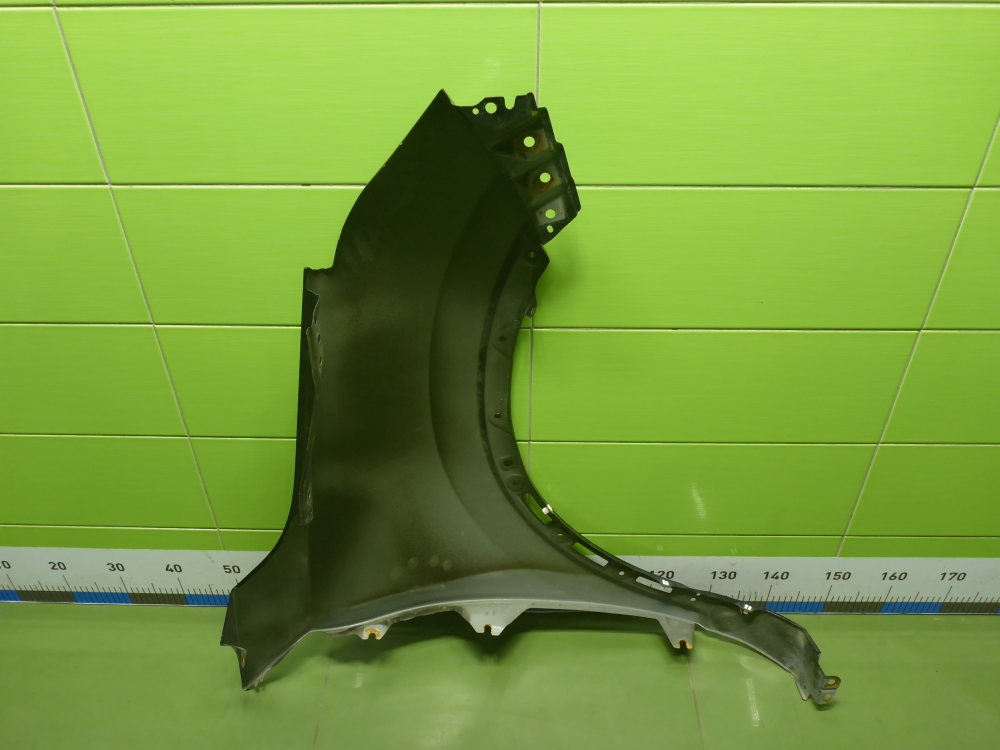 Крыло переднее левое