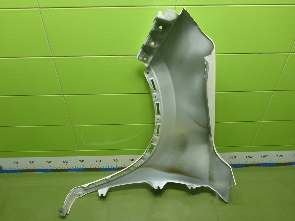 Крыло переднее правое