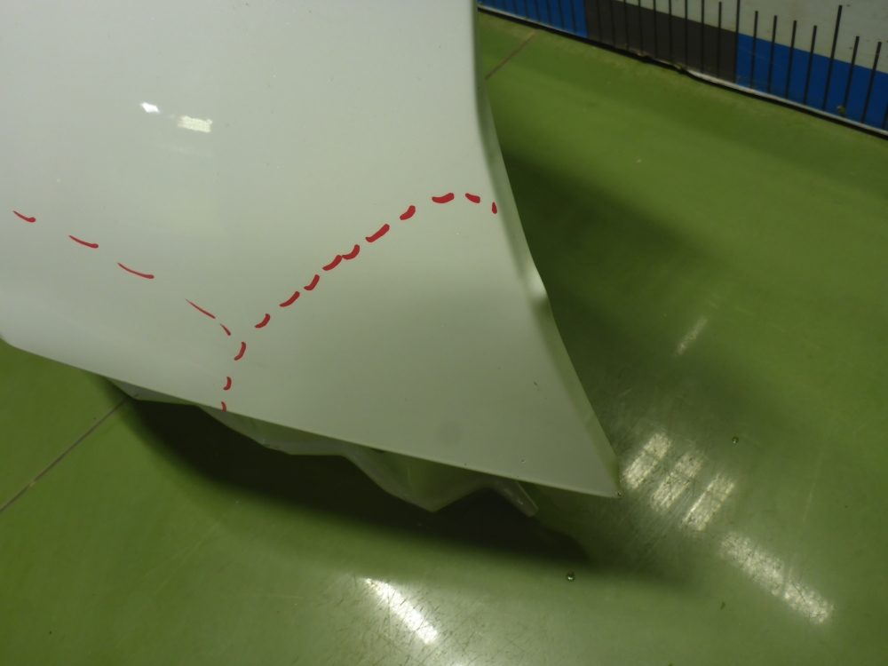 Крыло переднее правое