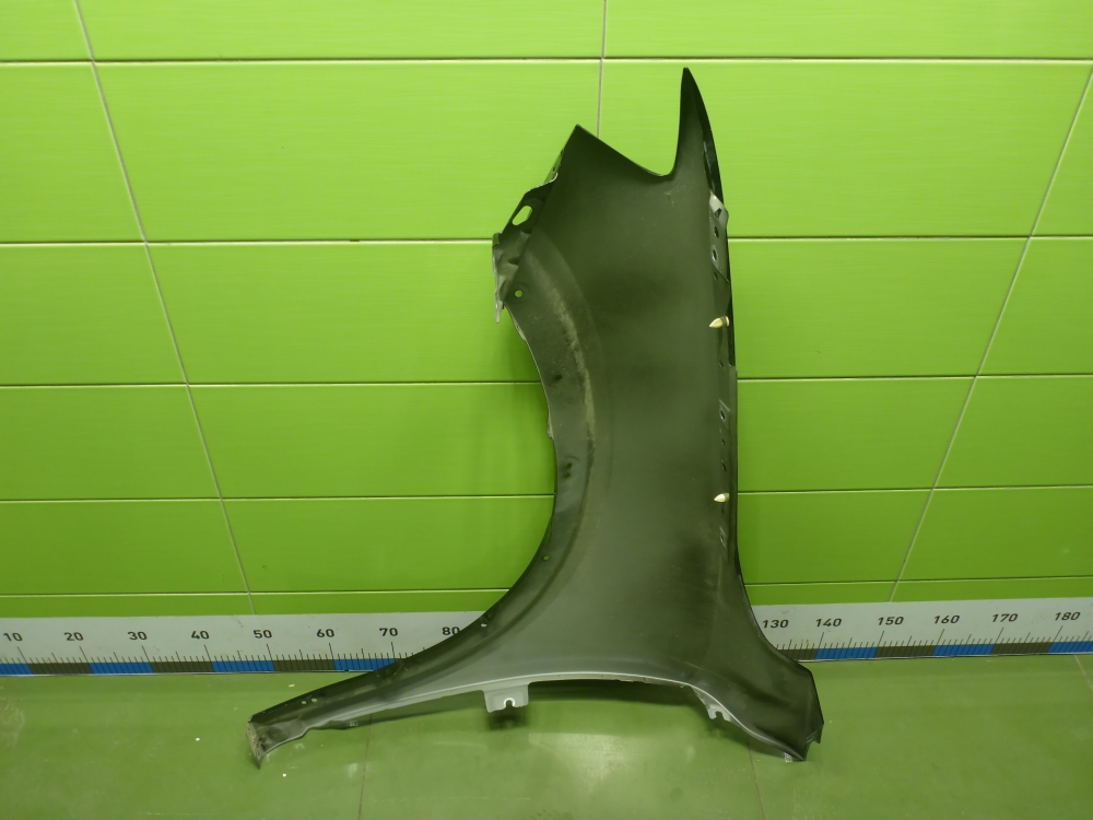 Крыло переднее правое