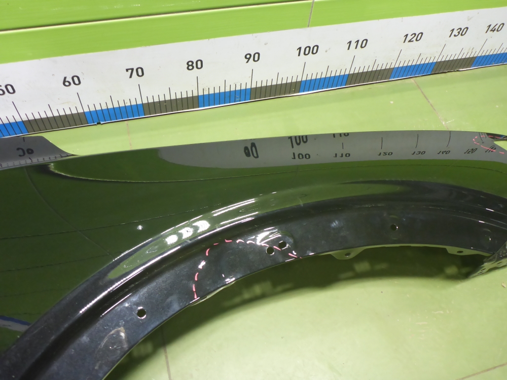 Крыло переднее правое