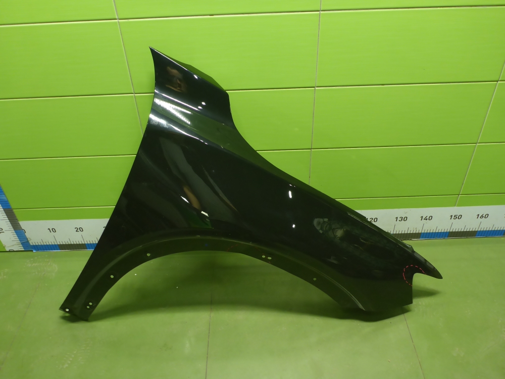 Крыло переднее правое