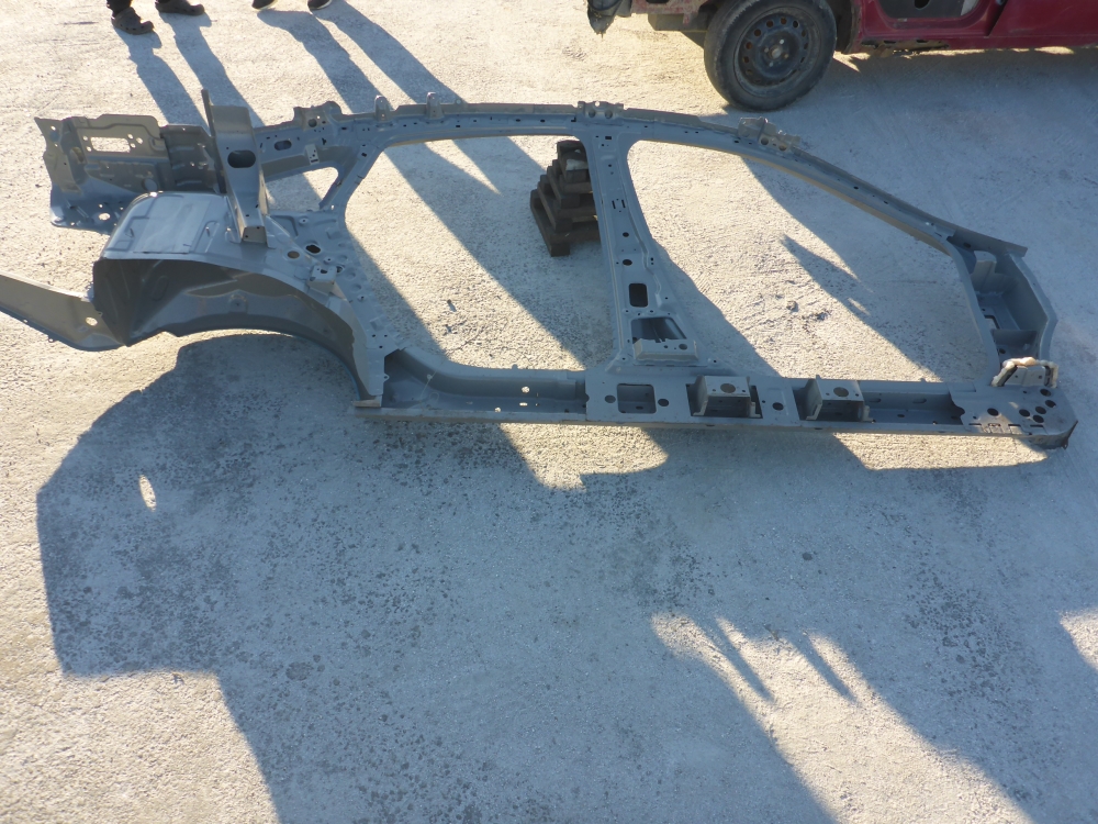 Кузовной элемент