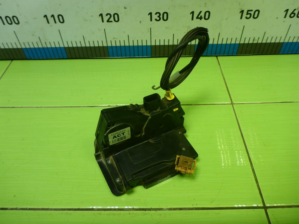 Замок двери передней правой