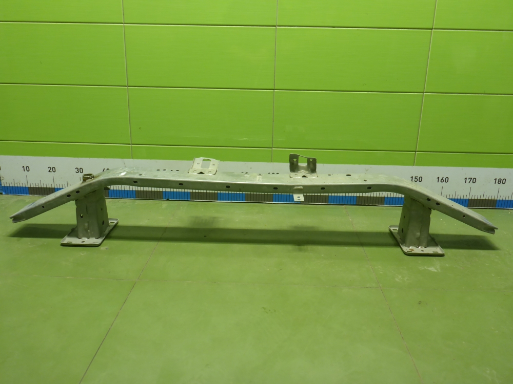 Усилитель переднего бампера