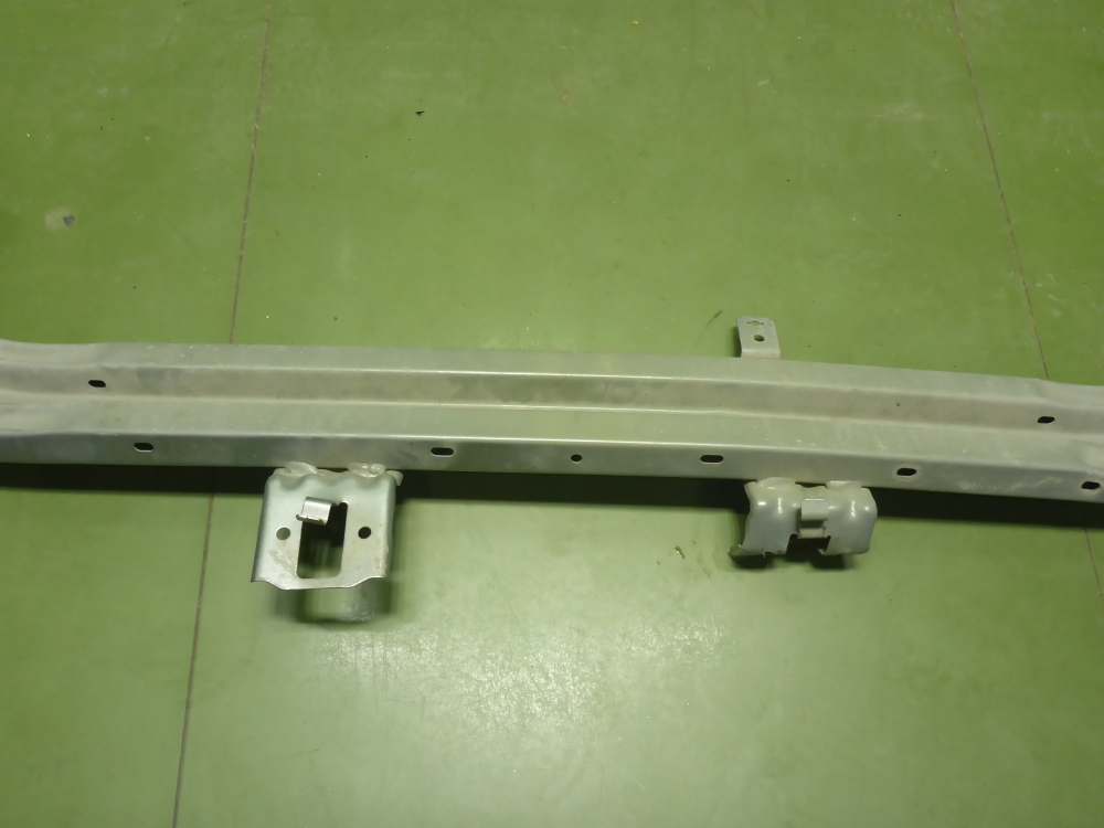 Усилитель переднего бампера