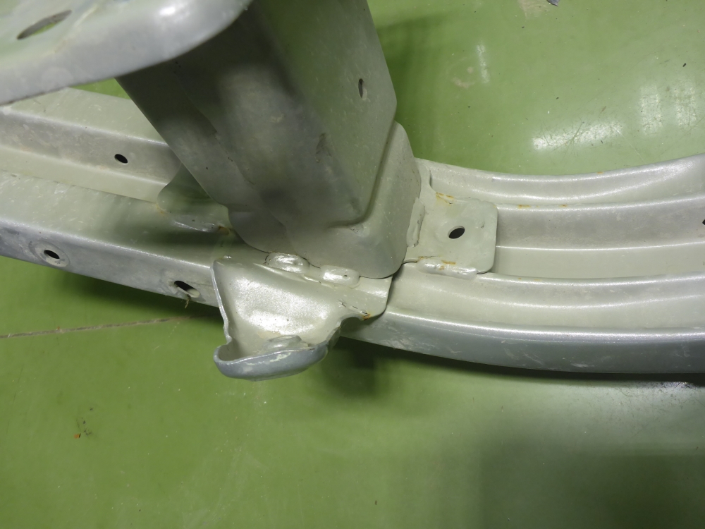 Усилитель переднего бампера