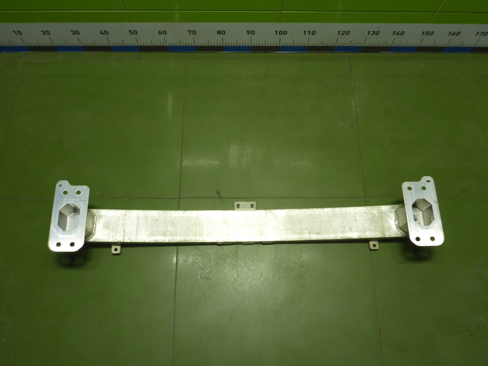 Усилитель переднего бампера