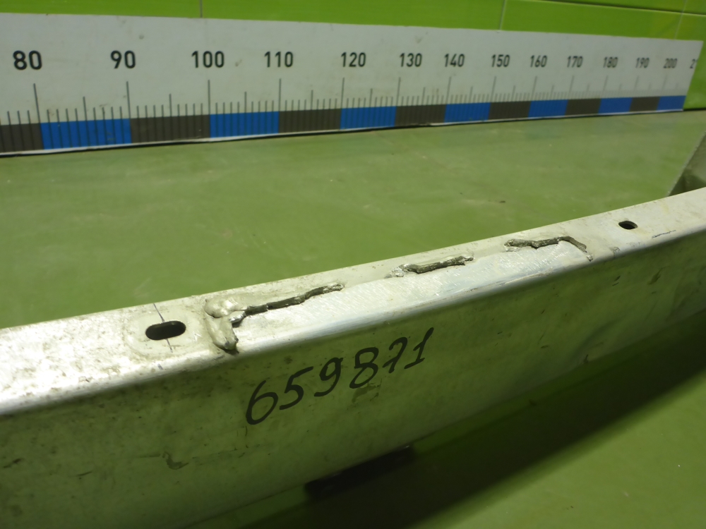 Усилитель переднего бампера