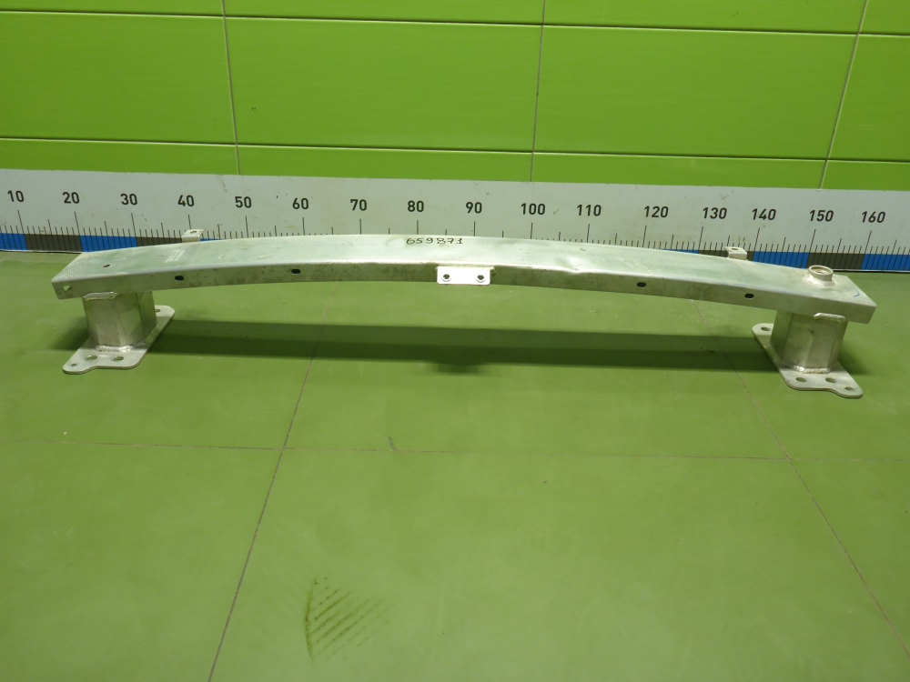 Усилитель переднего бампера