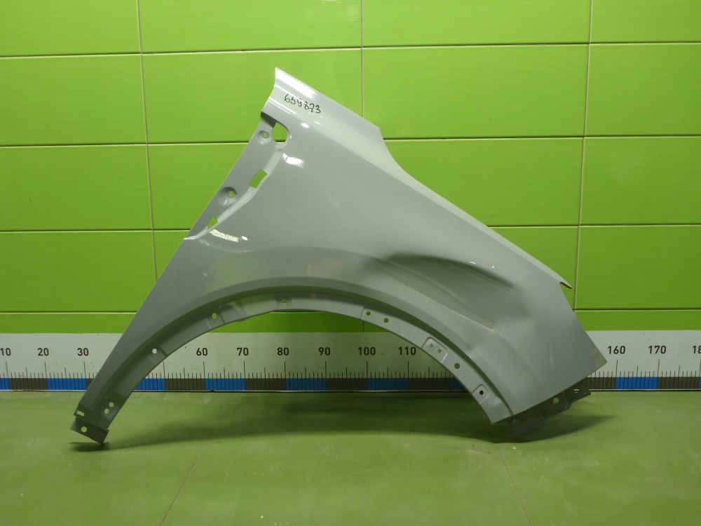 Крыло переднее правое