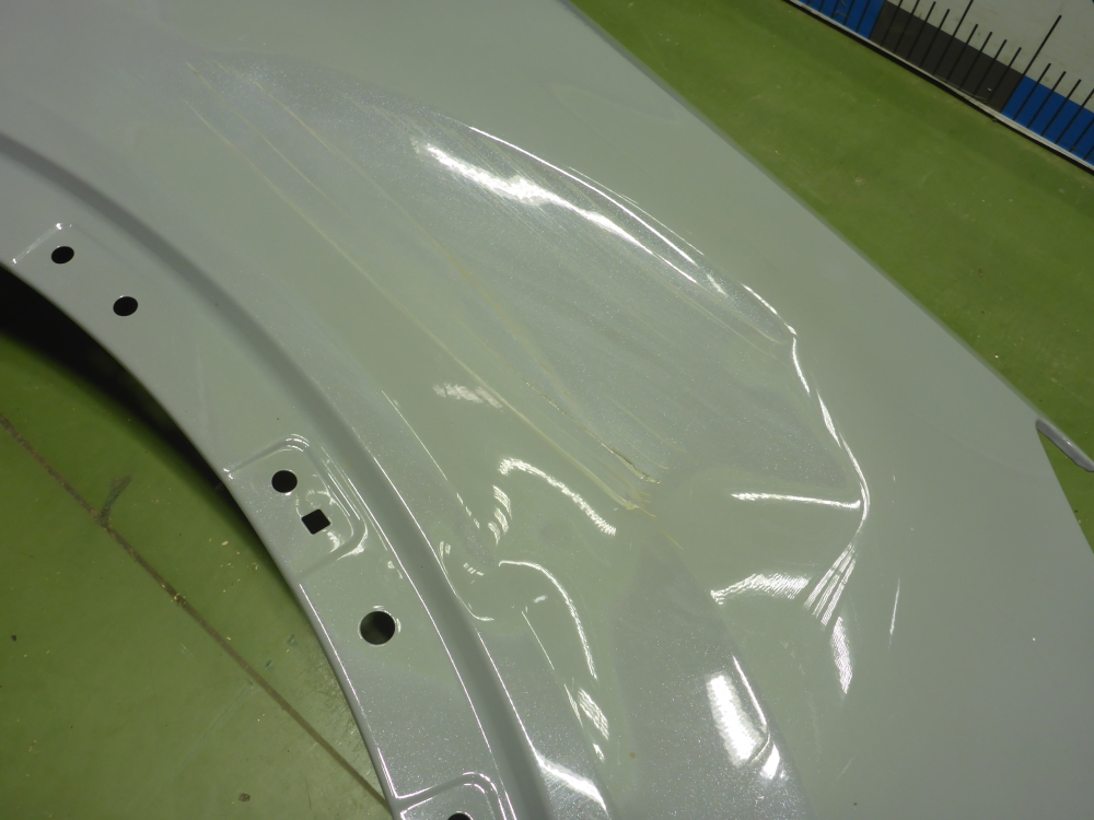 Крыло переднее правое