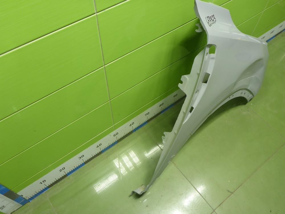 Крыло переднее правое