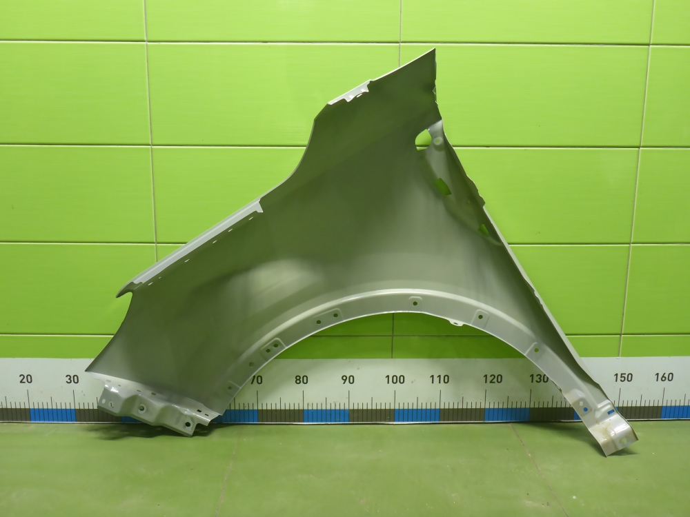 Крыло переднее правое