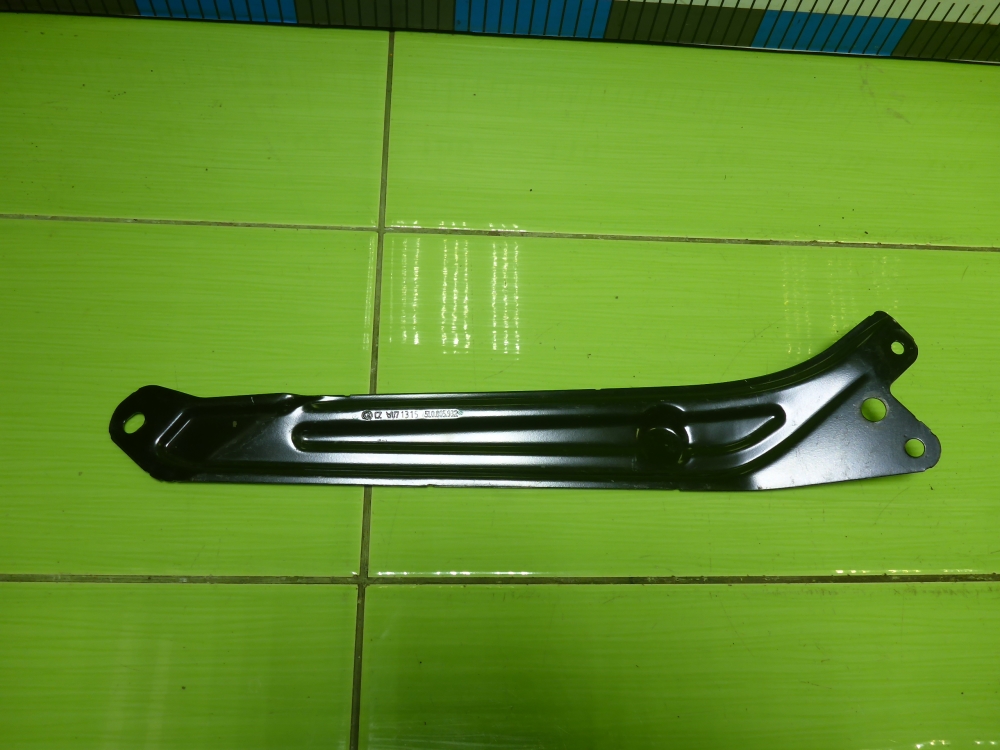 Кронштейн передней панели