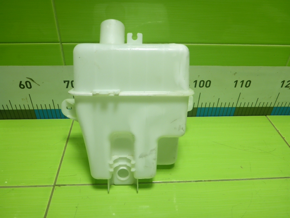 Бачок омывателя лобового стекла