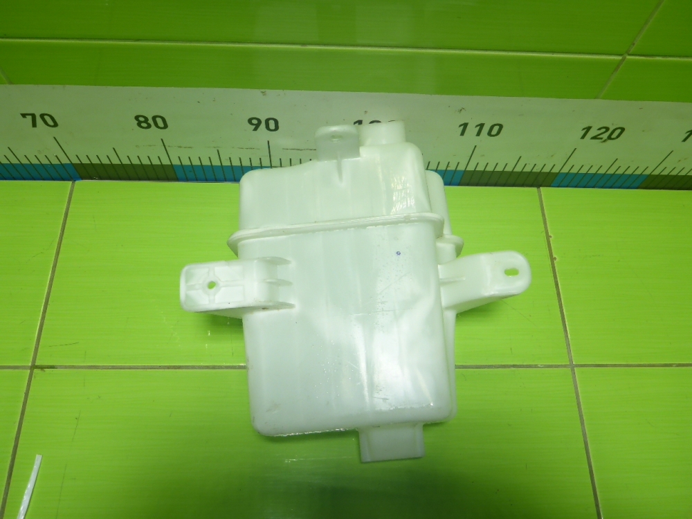 Бачок омывателя лобового стекла