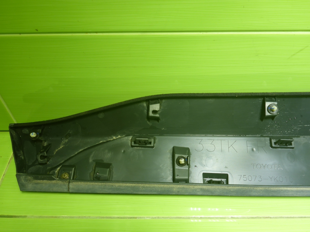 Накладка двери передней правой