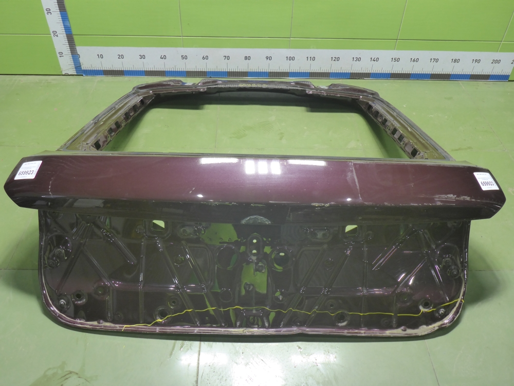 Дверь багажника