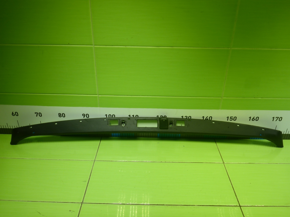 Накладка двери багажника