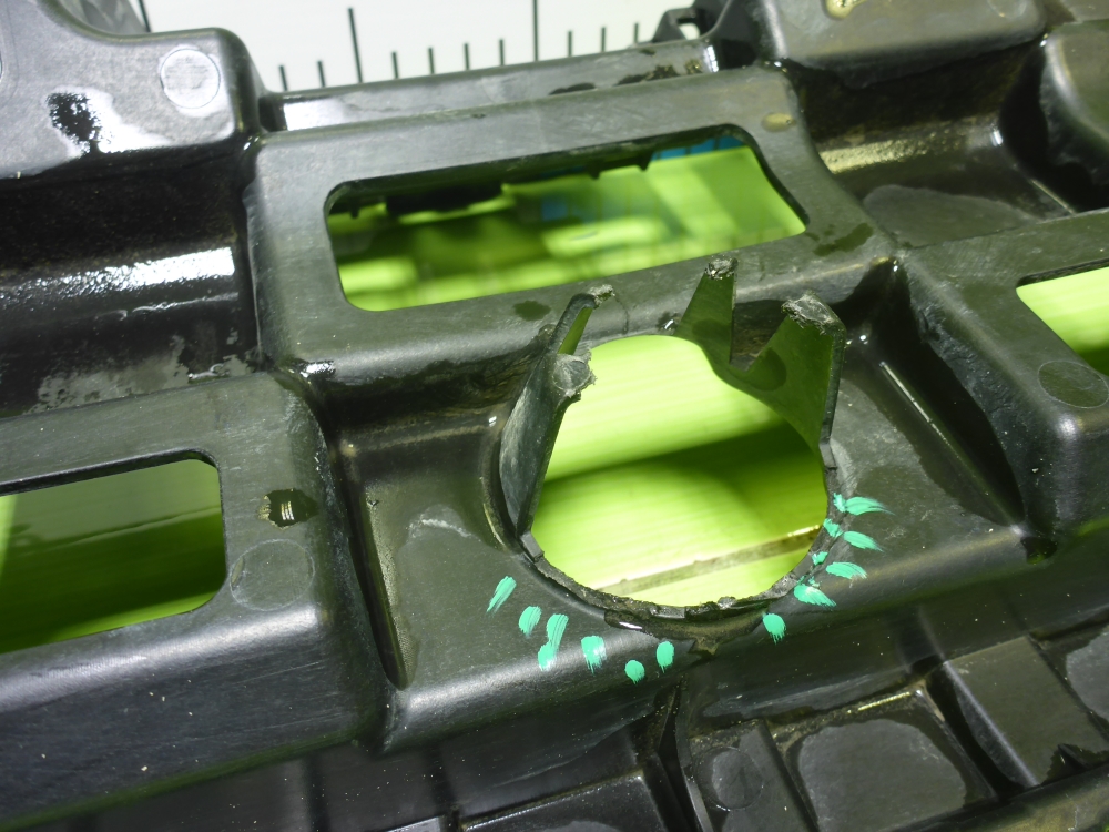 Кронштейн заднего бампера