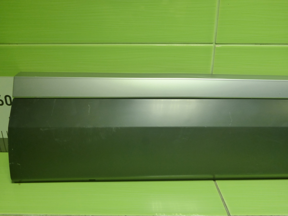 Накладка двери передней правой