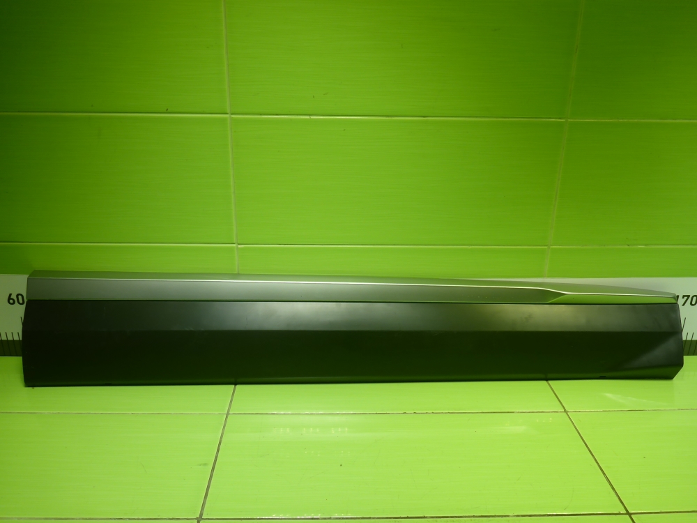 Накладка двери передней правой