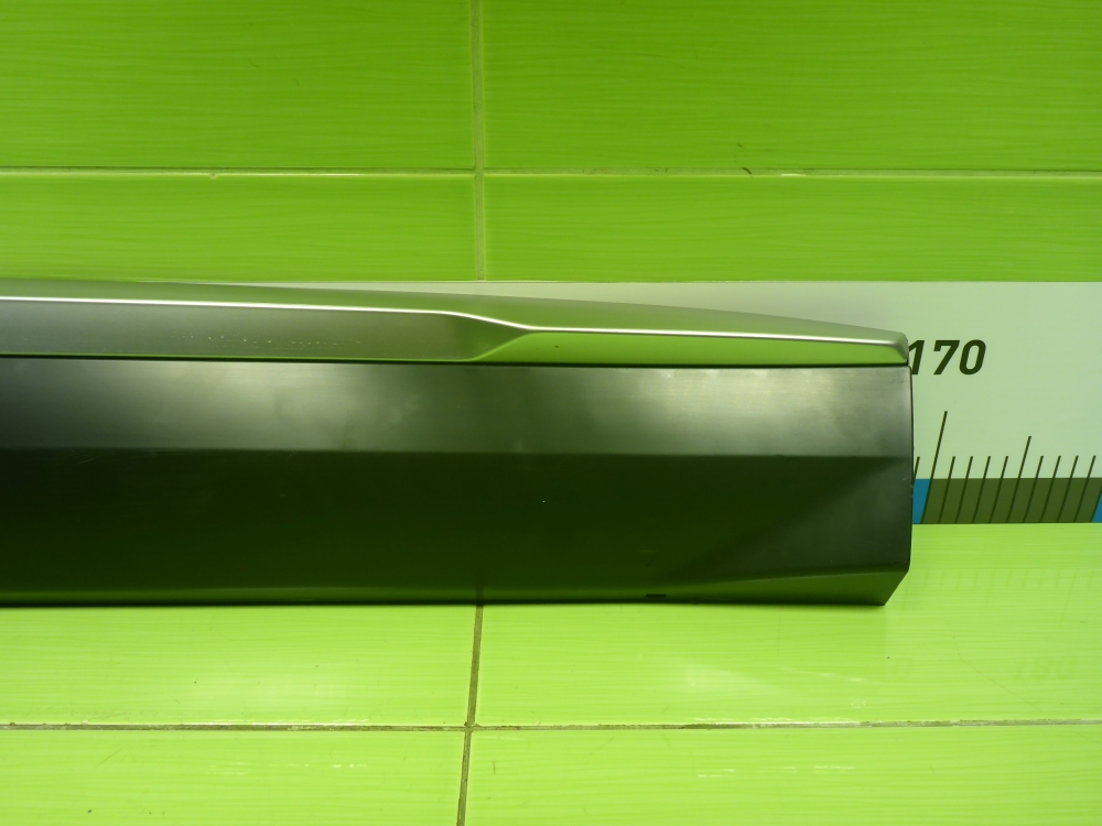 Накладка двери передней правой