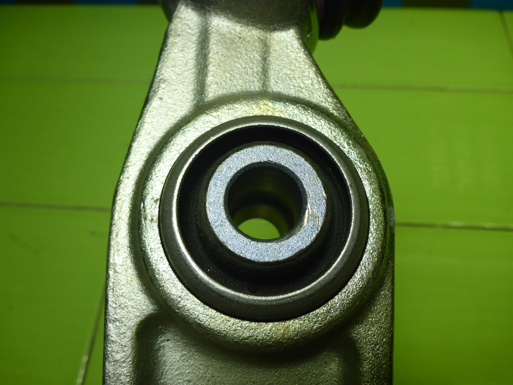 Рычаг передний нижний левый