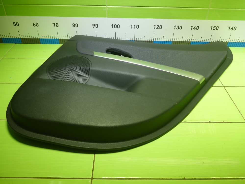 Обшивка двери задней правой