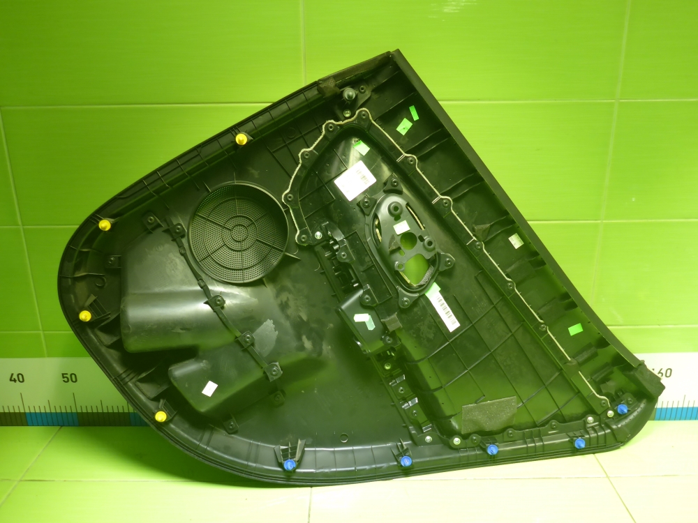 Обшивка двери задней левой