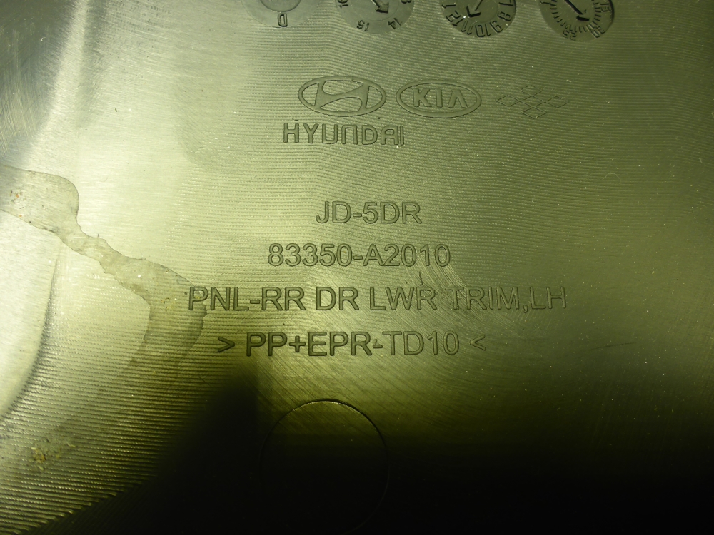 Обшивка двери задней левой